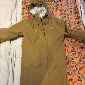 Women’s Northface raincoat